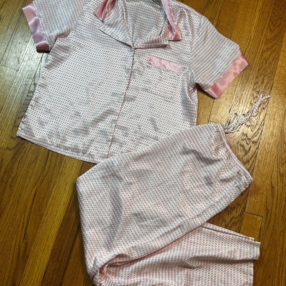 Sophia by Delicates Pink Satin Womens Size Medium Pajamas Cozy Night Flaw